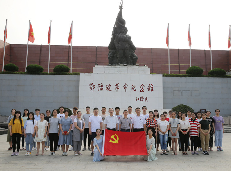 完美体育平台官网“不忘初心 牢记使命”七一主题党日活动_副本.jpg